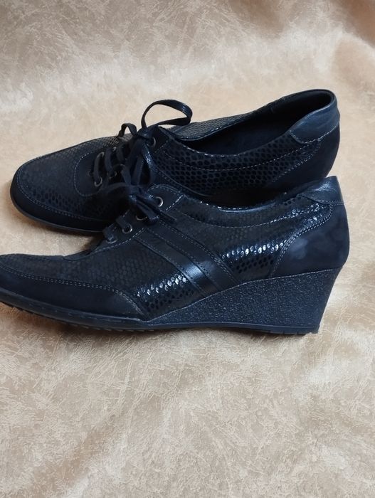 Продам обувь недорого