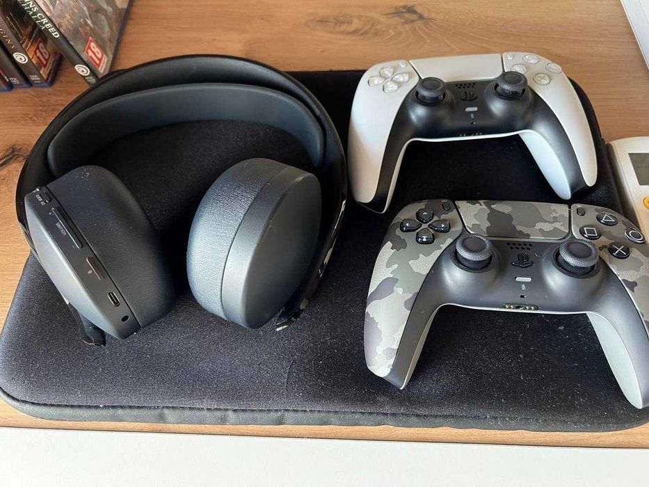 PlayStation 5 Disc Edition + 2 джойстика + много игри и аксесоари