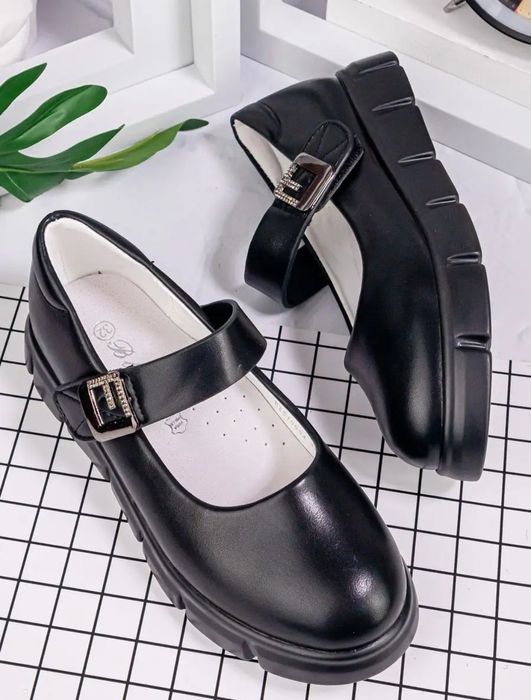 Продам туфли для девочки