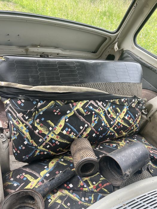 Трабанти 1988г на части