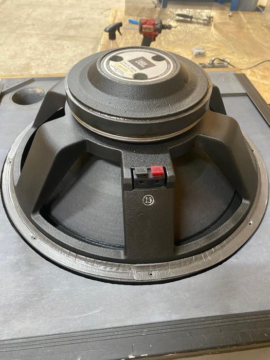 Caut "2buc. driver Peavey 44XT la schimb cu un jbl2241hpl