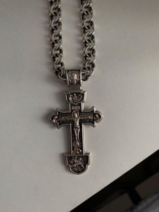 Продам серебряную цепочку с крестиком