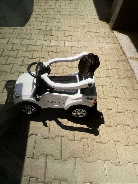 Детска кола Ford на chipolino с мелодии