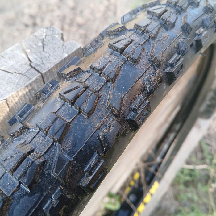 Виншни гуми maxxis