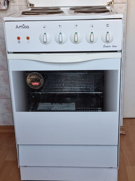 Продам Электро плиту Amica