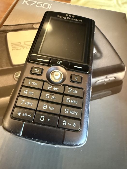 Легендарный теоефон 2000-х Sony Ericsson K 750i