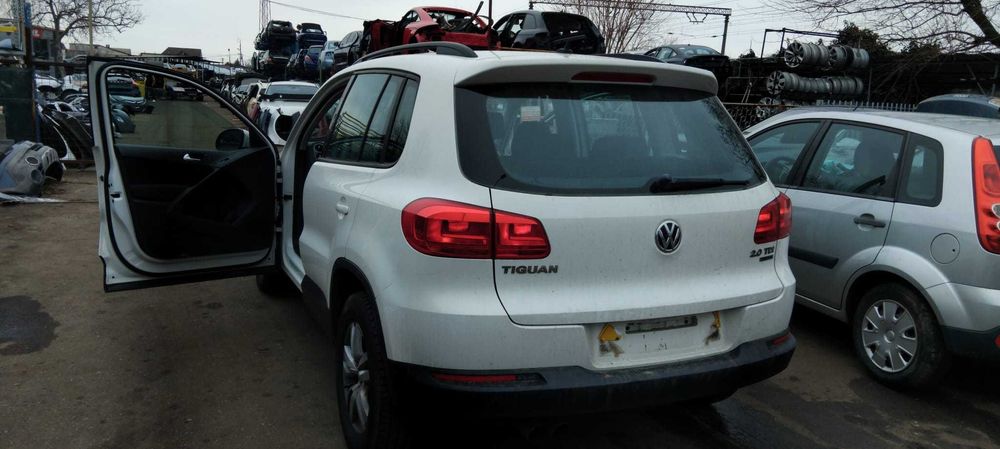 Dezmembrez Volkswagen Tiguan 2.0 TDi an 2014 cod motor CFFB