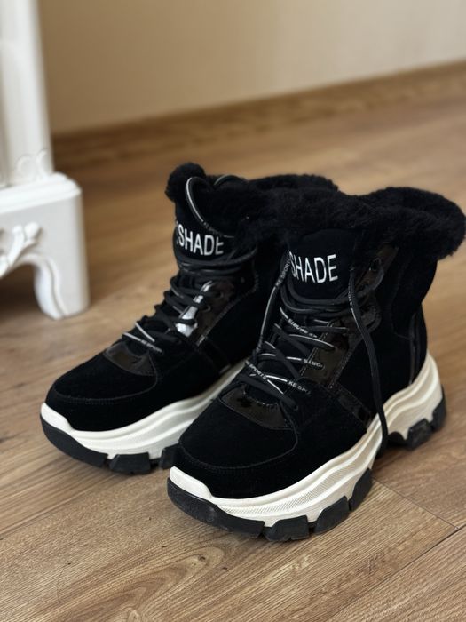 Женские зимние ботинки