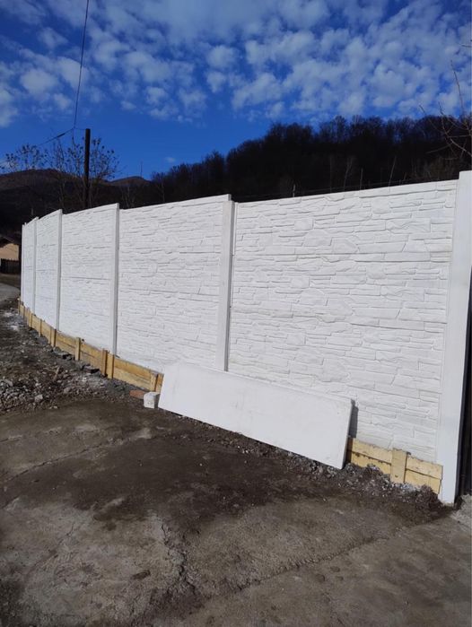 Gard din beton alb cu marmura + montaj inclus