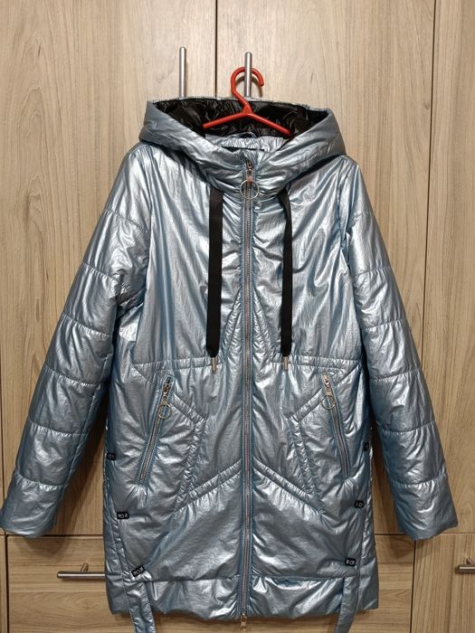 Продам куртку для девочки  весна -осень размер 152-158  цена 15 000