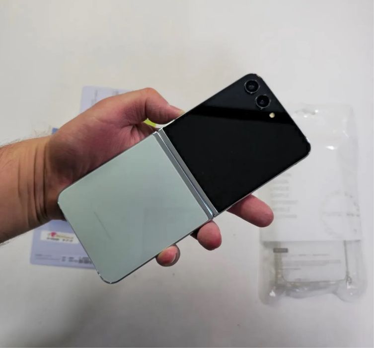 Samsung Z Flip 5 • impecabil • 512 GB • 98% Bateria