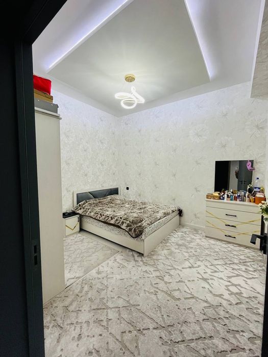 Замона ресторан 5 хона квартира сотилади