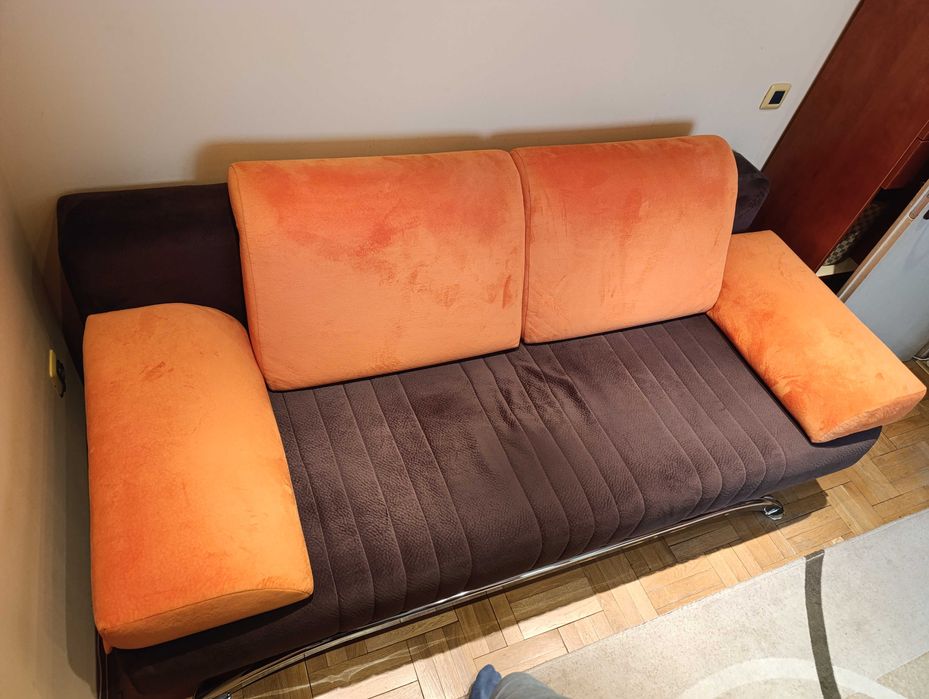 Запазен разтегаем диван