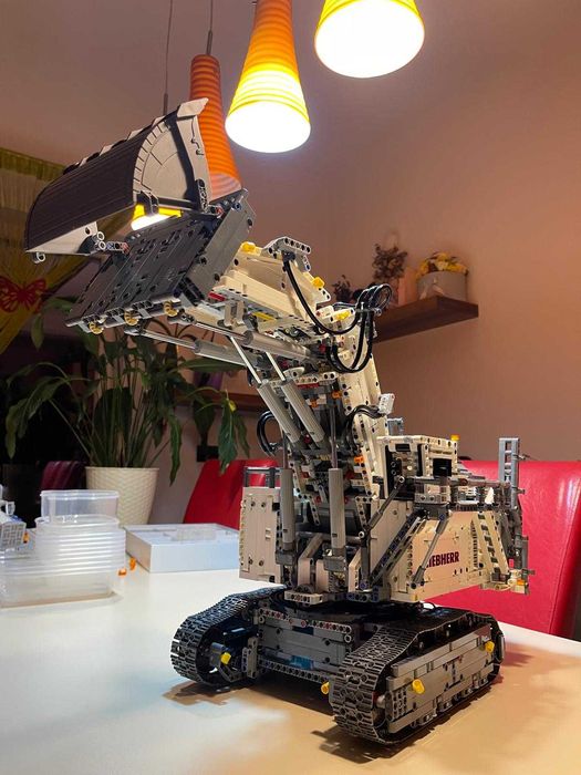 LEGO Technic 42100 Liebherr R9800