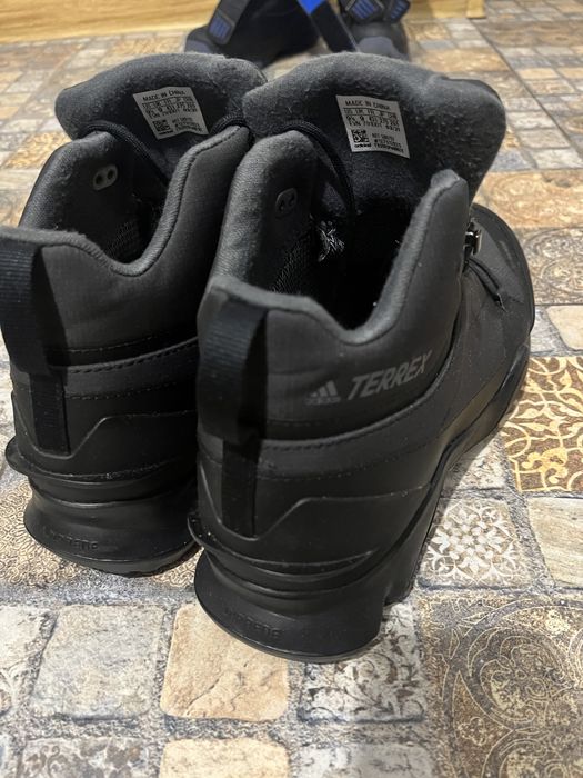 Продам adidas ботинки оригинал