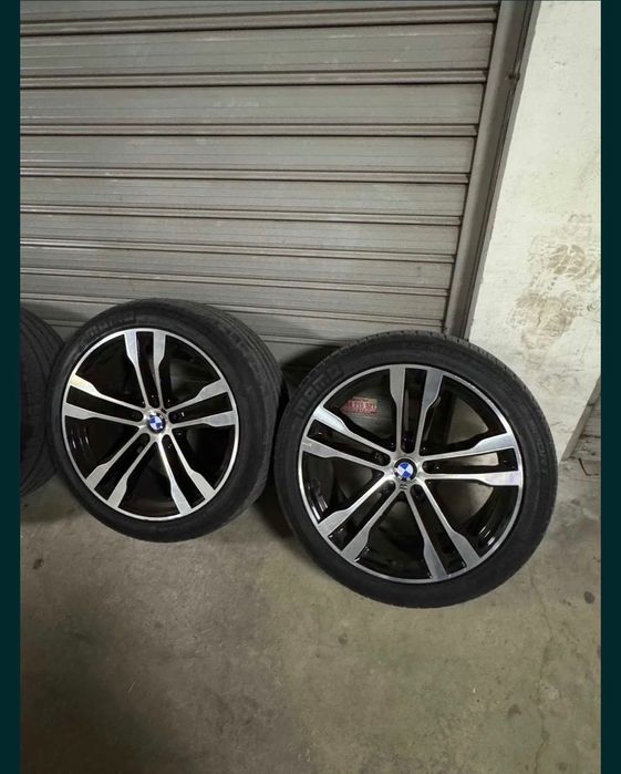 Продавам незаварени джанти и гуми от BMW X5, гуми в добро сьстояние.