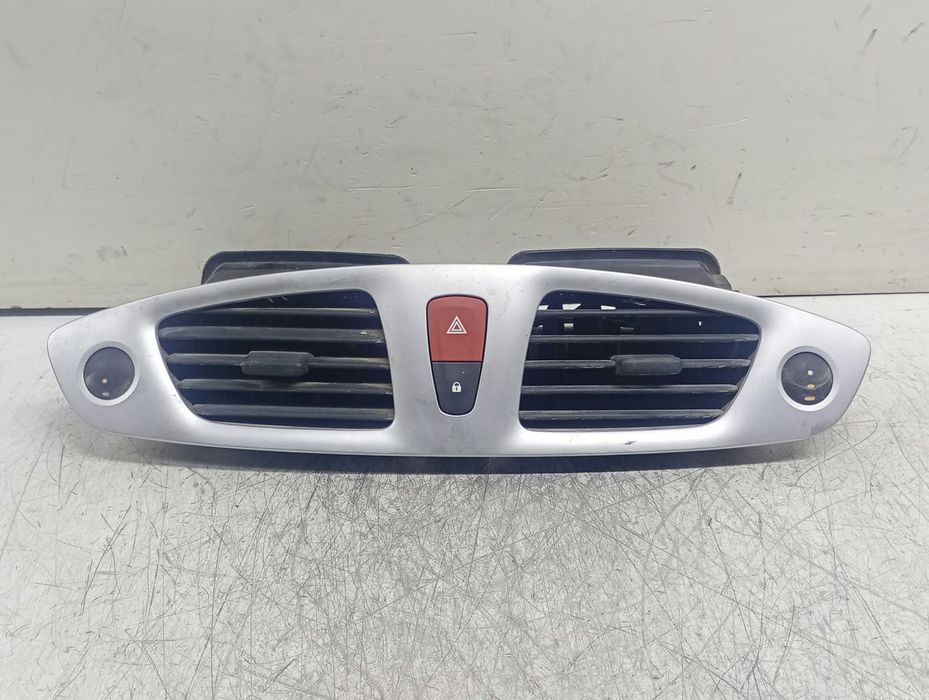 Grila ventilatie bord 682600031R Renault Grand Scenic 3 (2009 - 2012) 1.9 dci f9q