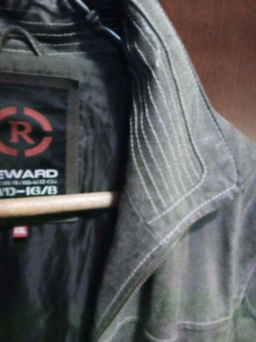 Geacă de piele model și croiala deosebită