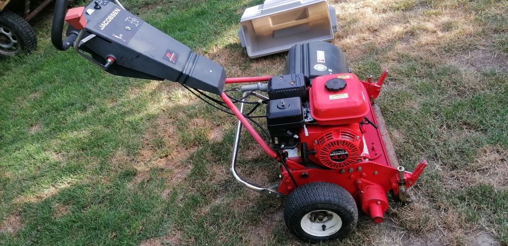 Самоходна косачка за голф игрище