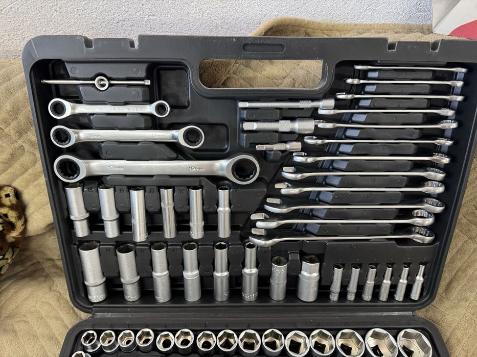 Продам наборы иструмента новые