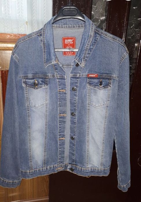 Женская джинсовая куртка.