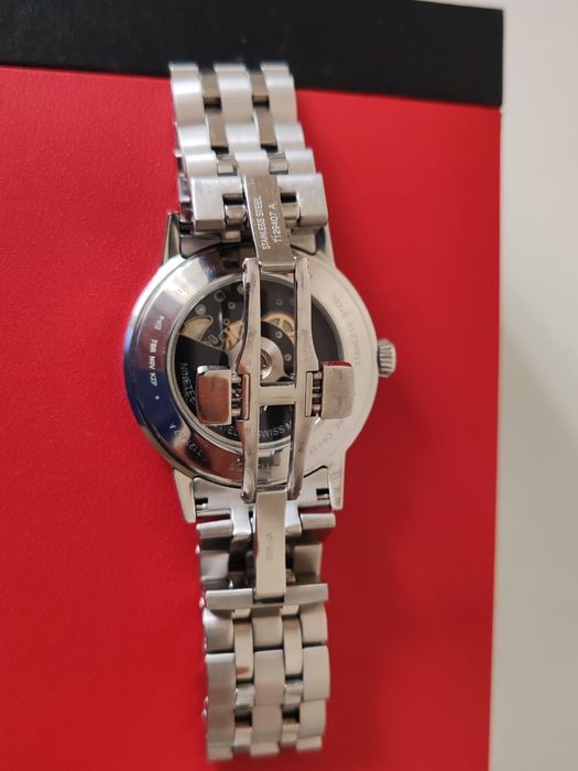 Продам часы Tissot 1853