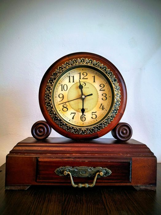 Ceas vechi cu baterii