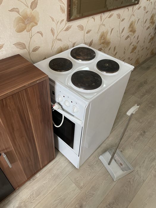 Продам электроплита с духовкой