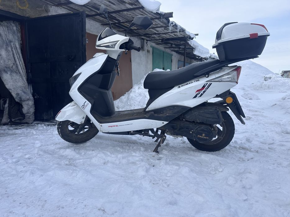 Скутер NOMAD 700 125m3