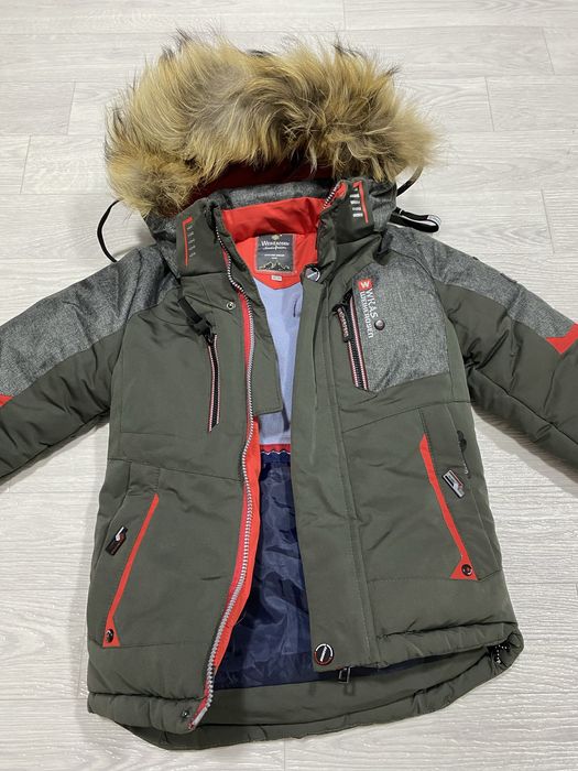Продам зимнюю куртку на мальчика
