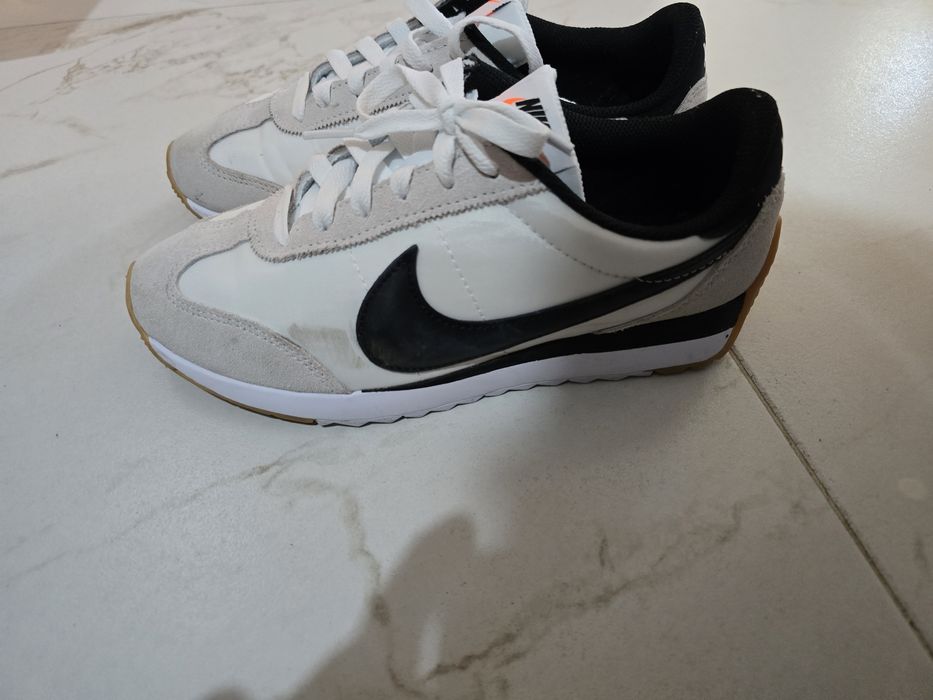 Сникърси бели  Nike