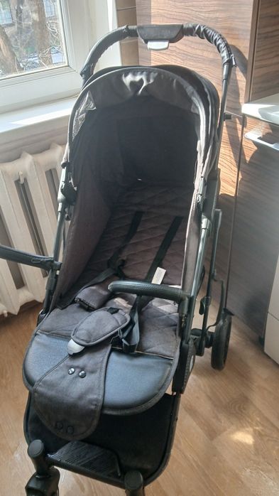 Продам прогулочную коляску