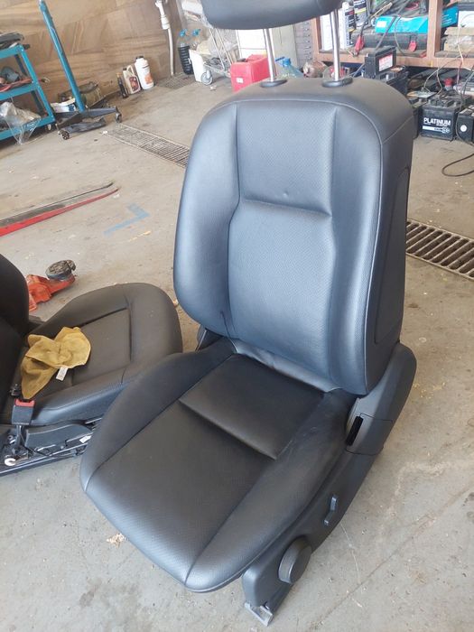 Предна лява седалка за Мерцедес Ц класа W204