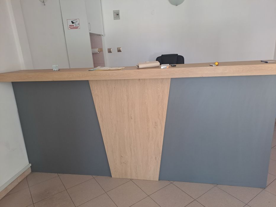 Продавам минимално използвано бюро