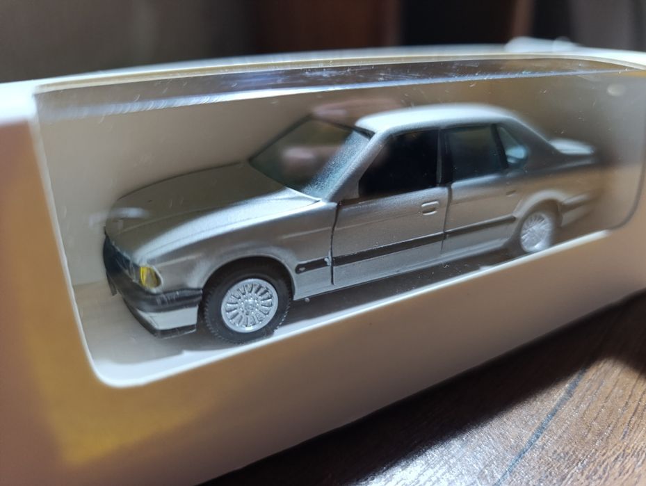 Коллекционная модель BMW 7 series (E32), масштаб 1:43