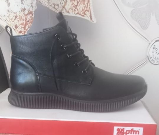 Женские ботинки чёрного цвета