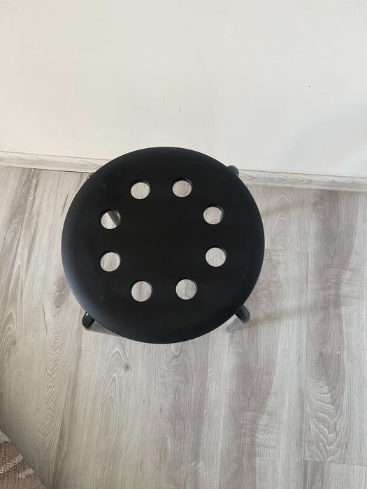 Табуретка продаю состояние нового купленные из Москвы в IKEA