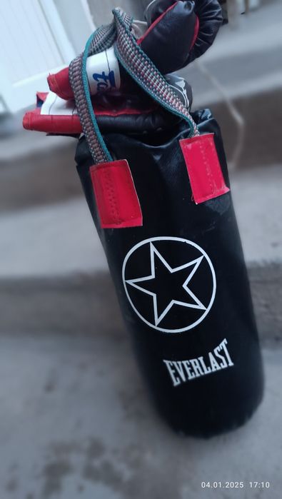 Баксёрски перчатки куп ишлатилмаган размери 6.    4йошдан 7-8 йошларга