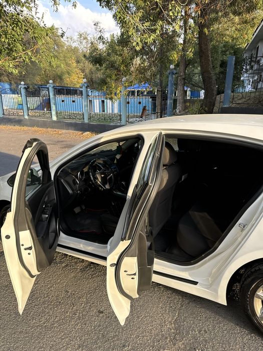 Продам Машину Chevrolet Cruze