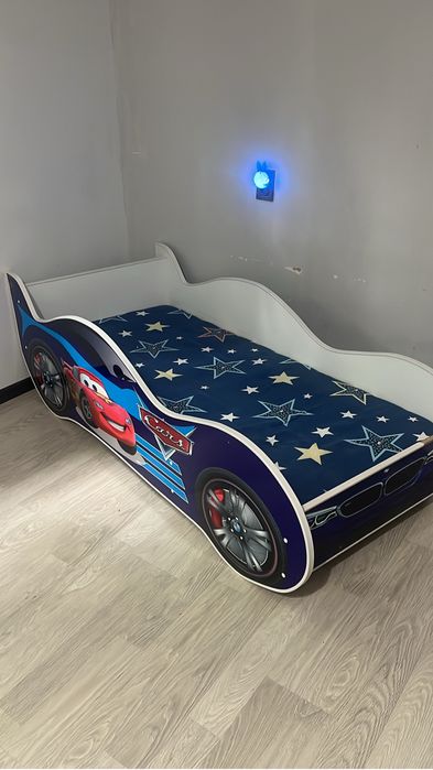 Детская кровать-машина