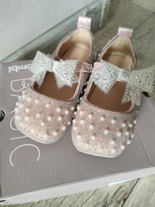 Продаю детский праздничные туфельки