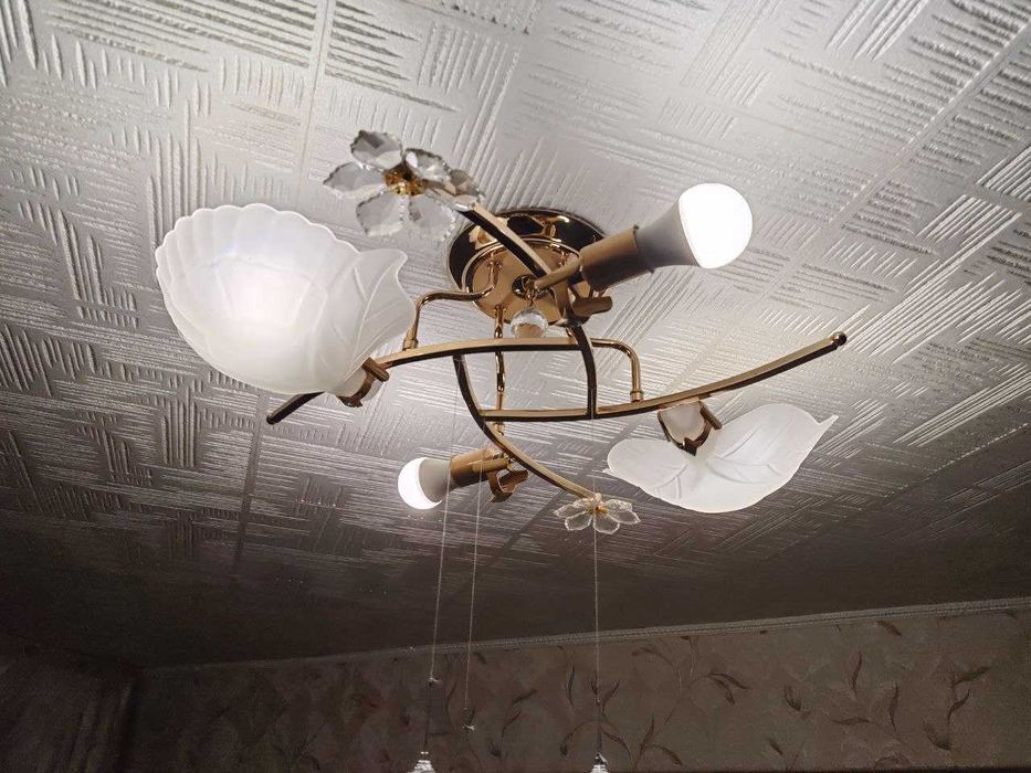 Люстра 4 лампочки