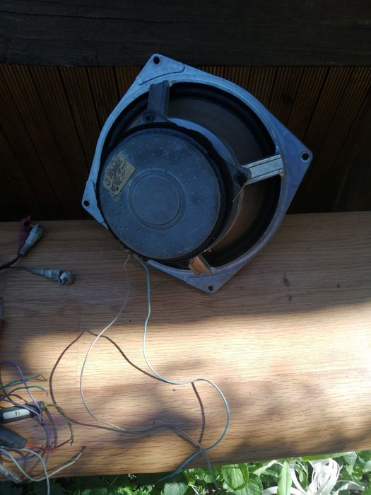 Продам динамик на сабуфер акустика!