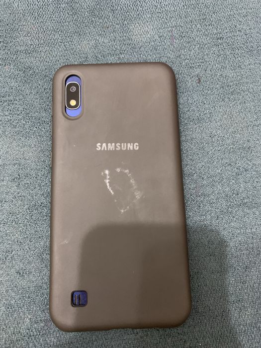 Продам Samsung A10.