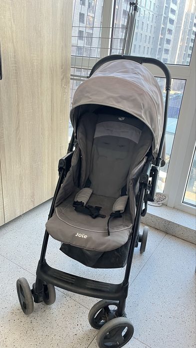 Продам детскую коляску Joie