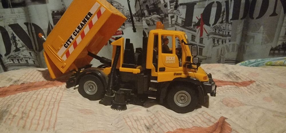 Auto utilitare de jucarie