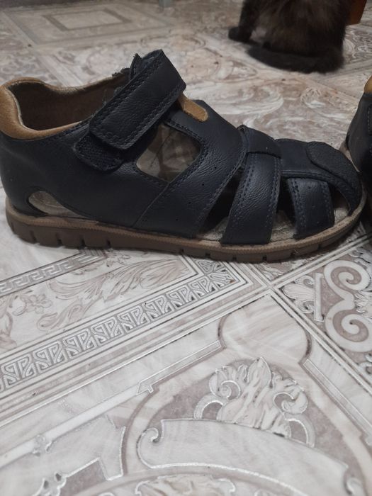 Продам сандалии для мальчика