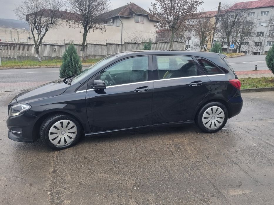 Vând Mercedes b180 impecabil