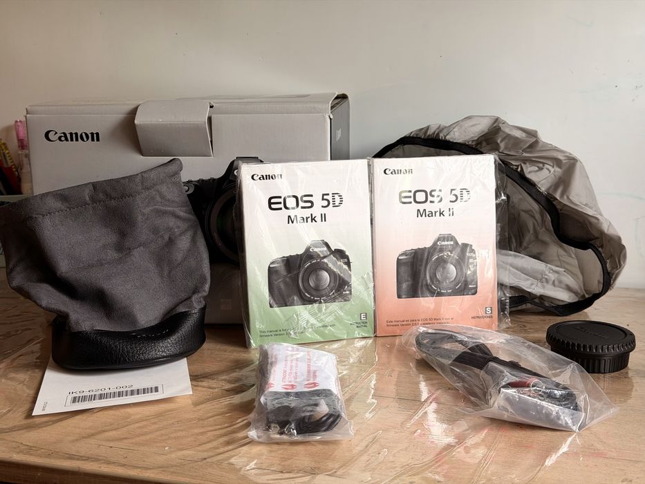 Canon EOS 5D Mark II + EF 24-105mm f/4L IS USM + полный комплект