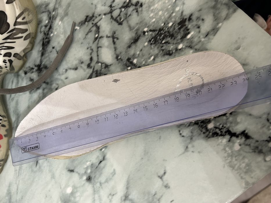 Женские кроссовки